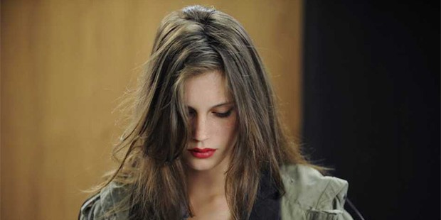 marine vacth-joven y bonita